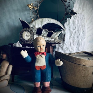 Vintage doll ca 1940, Gaumel Belgium clown with a cute face and a red nose, papier mache, felt, straw filled.