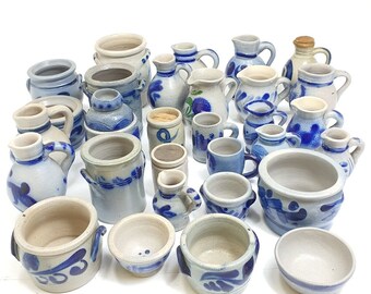 Pichets à moût de vin émaillés bleu et gris en faïence, céramique, bol, collection de tasses de vase 29 pièces.