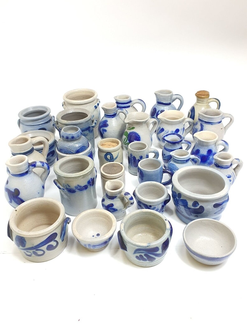 Steingut, Keramik blau & grau glasiert Wein Most Krüge, Schüssel, Vase Becher Sammlung 29 Stück. Bild 1