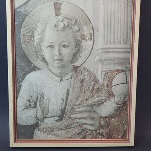 Marco antiguo con imagen y certificado.