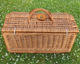 Vintage bruine rieten picknickmand/mand met 2 deksels, decoratief 50 x 32 cm.