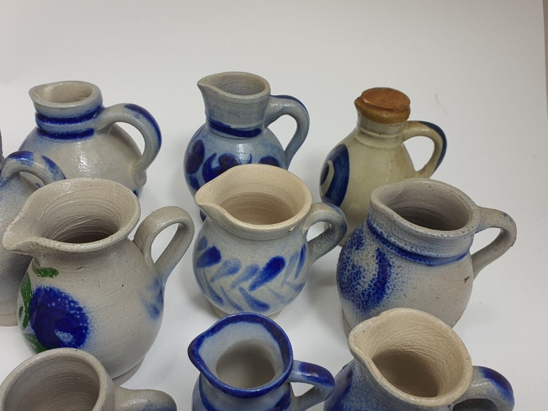 Steingut, Keramik blau & grau glasiert Wein Most Krüge, Schüssel, Vase Becher Sammlung 29 Stück. Bild 6
