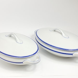 2 bols anciens avec couvercles en porcelaine KPM Germany blanc, bord bleu.