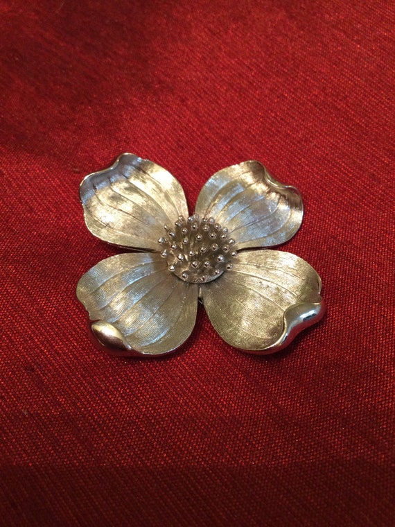 Gorgeous vintage TRIFARI Dogwood Flower brooch pi… - image 1