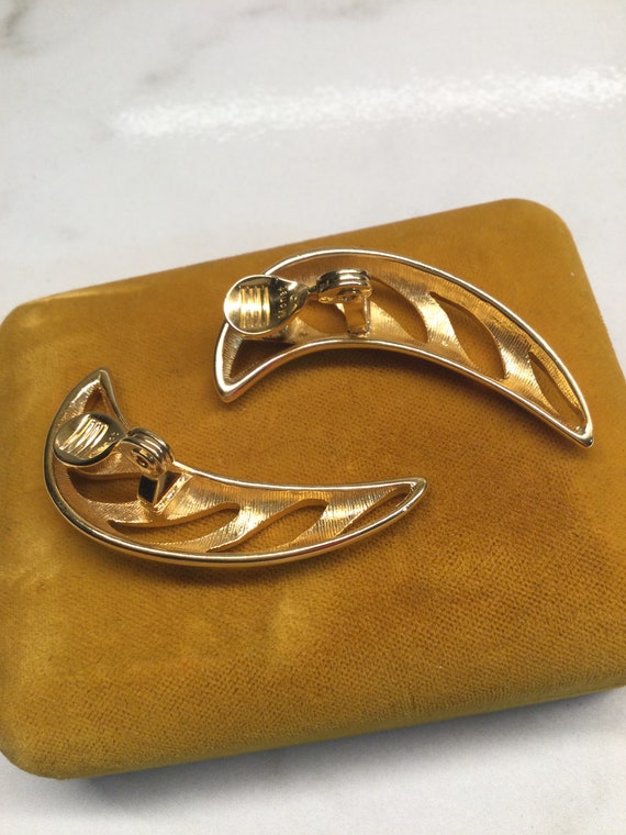 Vintage Monet clip earrings triple gold plate - image 8