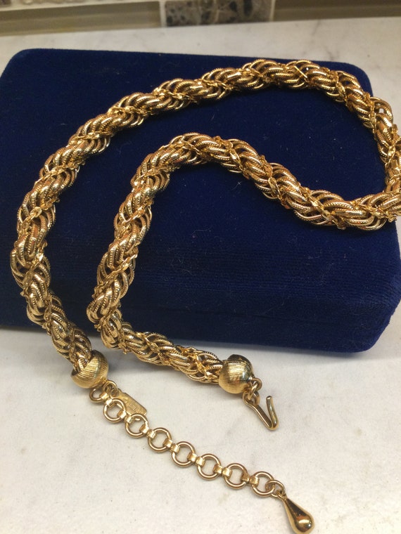 Gorgeous vintage MONET choker gold plated stateme… - image 2