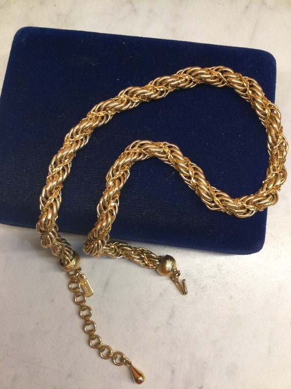 Gorgeous vintage MONET choker gold plated stateme… - image 1