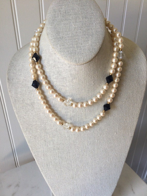 Lovely vintage MONET imitation pearl long necklace