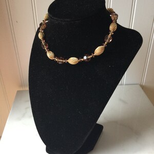 Magnifique collier ras de cou LISNER en or et perles de verre