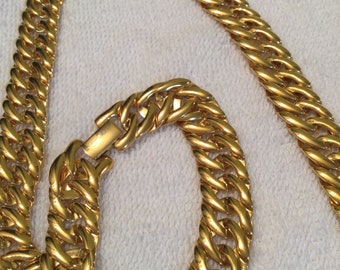 Classic vintage NAPIER chunky chain necklace statement piece