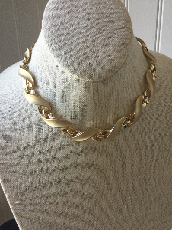 Gorgeous vintage TRIFARI gold tone statement choke