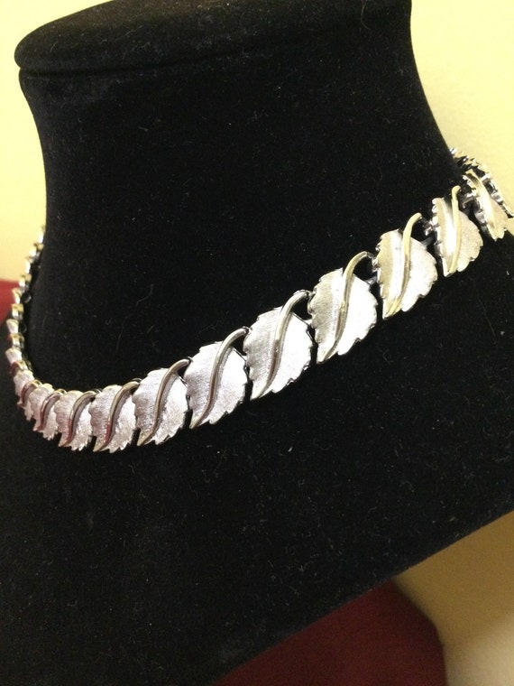 VTG TRIFARI leaf choker collar necklace silver to… - image 4