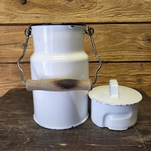 Petit white milk can 1L ||  Enamled milk can || Old milk can || White milk can || Dairy milk can || Milk can with lid || Vintage can ||