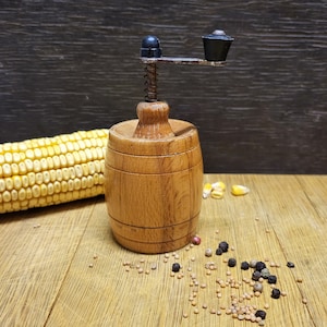 Vintage Pfeffermühle | Pfeffermühle aus Holz | Kleiner Pfeffermühle | Küchen dekor | Küchen Gewürzmühle | Gewürzmühle | Alte Pfeffermühle