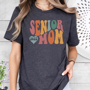 Senior Mom 2025 T-Shirt: Proud Graduation Tee