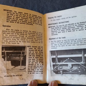 Puede incluir: Un juego de tres tazas de cer&aacute;mica con acabado mate moteado. Las tazas son de color crema, gris claro y gris oscuro. Cada taza tiene un dise&ntilde;o simple y minimalista.