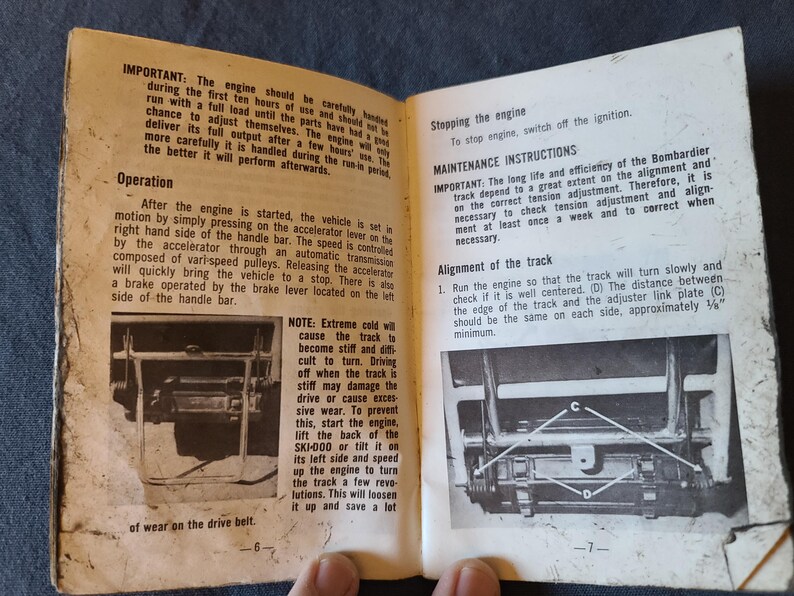 Puede incluir: Un juego de tres tazas de cer&aacute;mica con acabado mate moteado. Las tazas son de color crema, gris claro y gris oscuro. Cada taza tiene un dise&ntilde;o simple y minimalista.