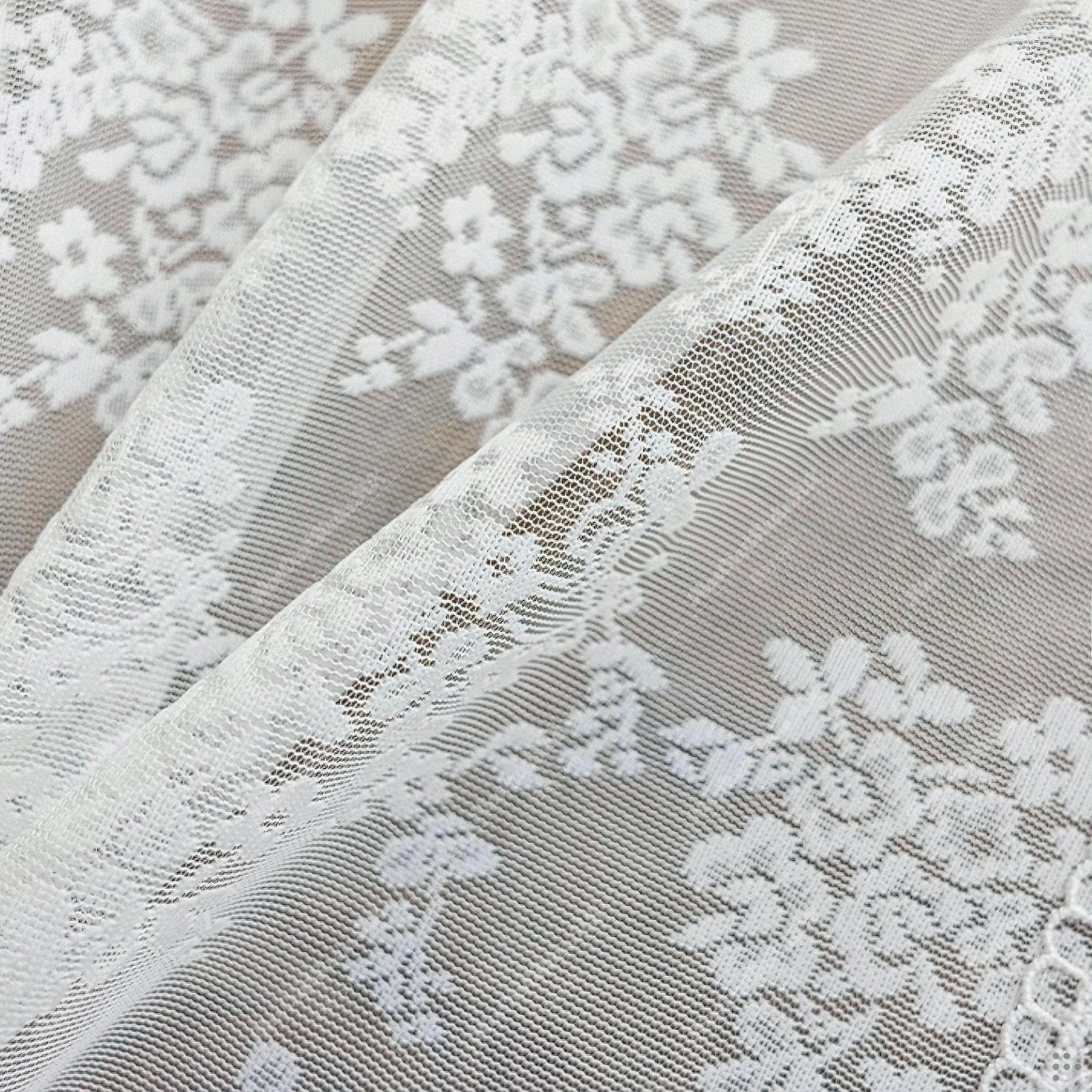 花柄手刺繍 テーブルクロス　ヴィンテージ　ハンドメイド　レースクロス 花柄手刺繍 テーブルクロス ヴィンテージ ハンドメイド レースクロス