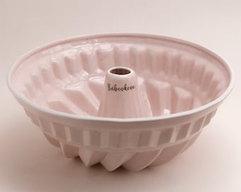 Bundt Cake Pan Emilia - Pink Porcelain Baking Pan