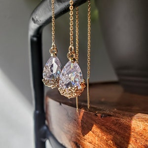 Minimalist Water Drop Threader Suncatcher Earrings, Handmade Teardrop Gold Threader Earrings, Dangle Earrings, Minimalist Earrings