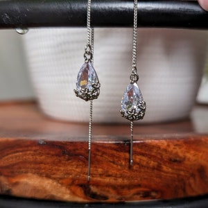 Minimalist Water Drop Threader Suncatcher Earrings, Handmade Teardrop Silver or Gold Threader Earrings, Dangle Earrings, Minimalist Earrings