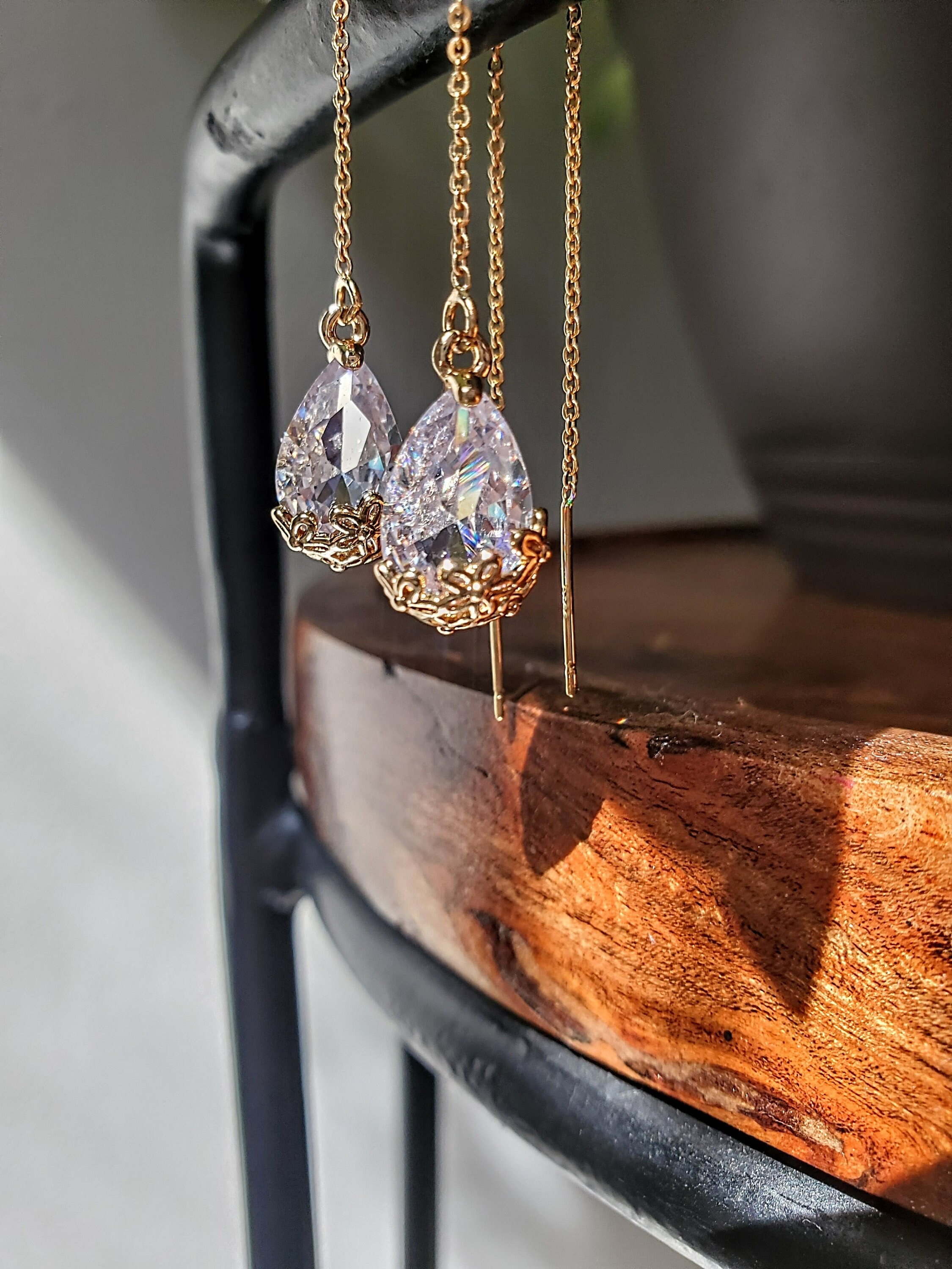 Minimalist Water Drop Threader Suncatcher Earrings, Handmade Teardrop Gold Threader Earrings, Dangle Earrings, Minimalist Earrings