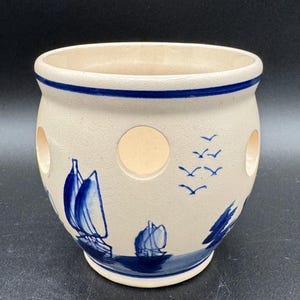 Vaso de flores vintage em cerâmica azul Delft pintada à mão com motivo de moinho de vento.