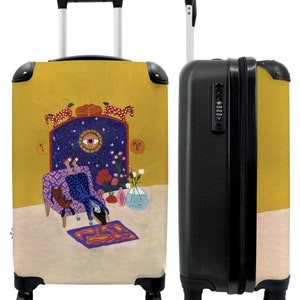 Koffer - handbagage - abstract - vrouw - hond - geel
