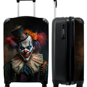Koffer - handbagage - clown - hoed - kraag - portret - moordende clown