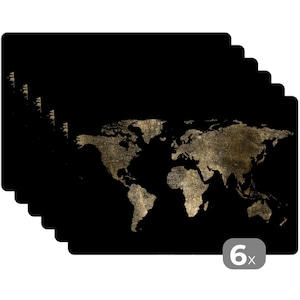 Pode incluir: Um conjunto de seis individuais pretos com um design de mapa-múndi dourado. O mapa detalha continentes e países. Os individuais têm cantos arredondados e um acabamento fosco, adequados para refeições ou decoração.