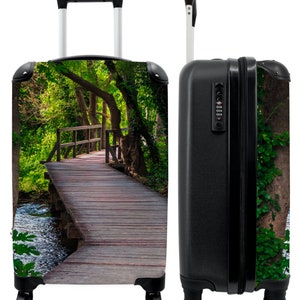 Koffer - handbagage - boom - pad - natuur - brug - bos