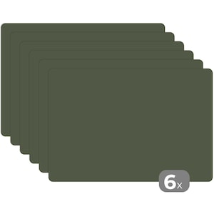 Peut inclure: Six sets de table rectangulaires vert olive, aux coins arrondis, sont empilés. Les sets de table sont de couleur unie et semblent être faits d'un matériau lisse. Une boîte blanche avec le chiffre 6 est dans le coin inférieur droit.