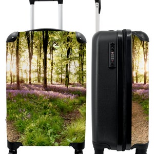 Koffer - handbagage - bos - planten - bloemen - bomen - zon