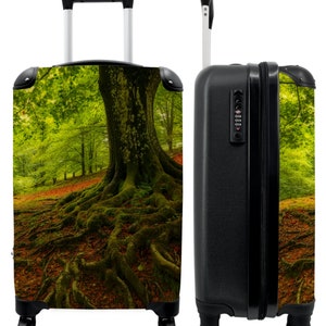 Koffer - handbagage - boom - bos - natuur - herfst - groen