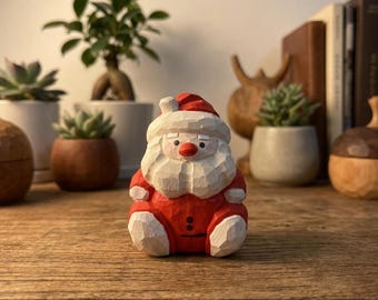 Figurine de père Noël en sculpture sur bois faite main, décoration de bureau de Noël mignonne, ornement en bois artisanal pour étagère, tableau de bord de voiture, cadeau de bureau à domicile