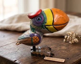Sculpture toucan sculptée à la main Figurine d'oiseau coloré décor tropical Artisan Art populaire Statue animale Boho ornement de bureau oiseau cadeau