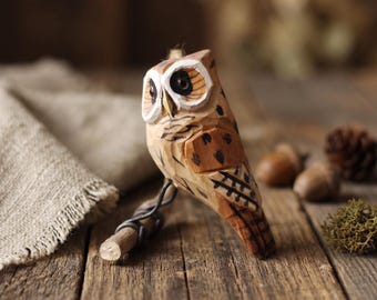 Ornement hibou en bois sculpté à la main | Décoration d'intérieur boisée rustique | Figurine d'oiseau suspendu de style Zakka | Cadeau pour amoureux de la nature | accent cottagecore
