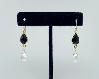 Pendientes de lágrima de oro y espinela negra