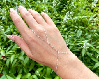 Cadena de mano envuelta en alambre de plata labradorita