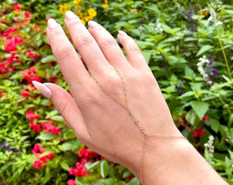 Cadena de mano envuelta en oro labradorita