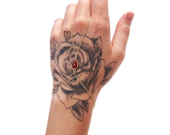 Cadena de mano de oro cornalina