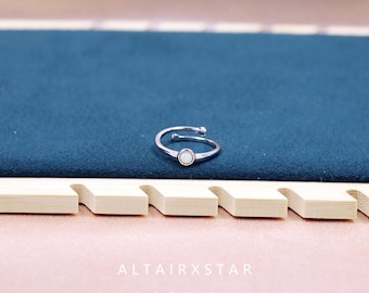 Anillo ajustable abierto de ópalo blanco redondo de plata S925