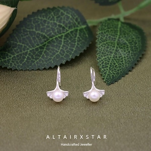 S925 Sterling Silver Pearl Stud Earrings, Ginkgo Leaf-shaped Ear Hooks for Women, Exquisite Ear Ornaments.