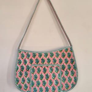 Bolso bandolera acolchado de algodón indio, bolso cruzado artesanal estampado floral a mano, bolso de viaje