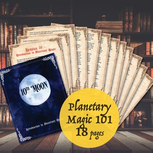 Puede incluir: Un libro titulado "10th Moon: Introducción a la magia planetaria" con una portada azul y blanca que presenta una luna llena. El libro forma parte de un conjunto de 18 páginas titulado "Planetary Magic 101".