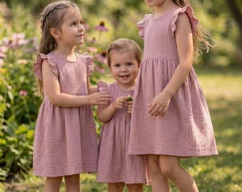 Musselin Kleid Mädchen – Baby Kleid mit Flügelärmeln – Sommerkleid aus Baumwolle – Handgemachtes Kinderkleid.
