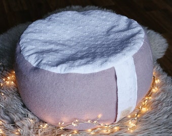 Yoga cushion / meditation cushion made of wool