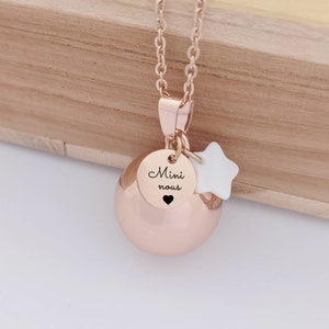 Bola de embarazo de oro rosa personalizada con letra inicial y dije de perla blanca natural de su elección, regalo para mamá embarazada, regalo para futura mamá