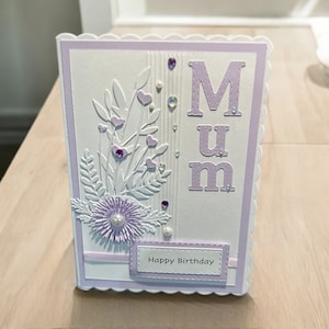 Wunderschöne handgemachte Geburtstagskarte - Mum 13x18, 2D Design mit Verzierungen
