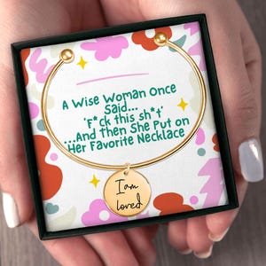 Cadeau de divorce amusant pour elle - Carte « Fuck This Sht » avec collier - Bijoux de rupture stimulants - Nouveau départ - Cadeau d'amitié - On va de l'avant
